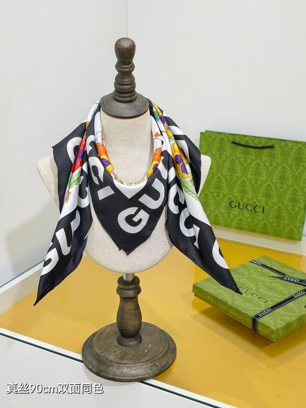 Gucci silk scarf hm26